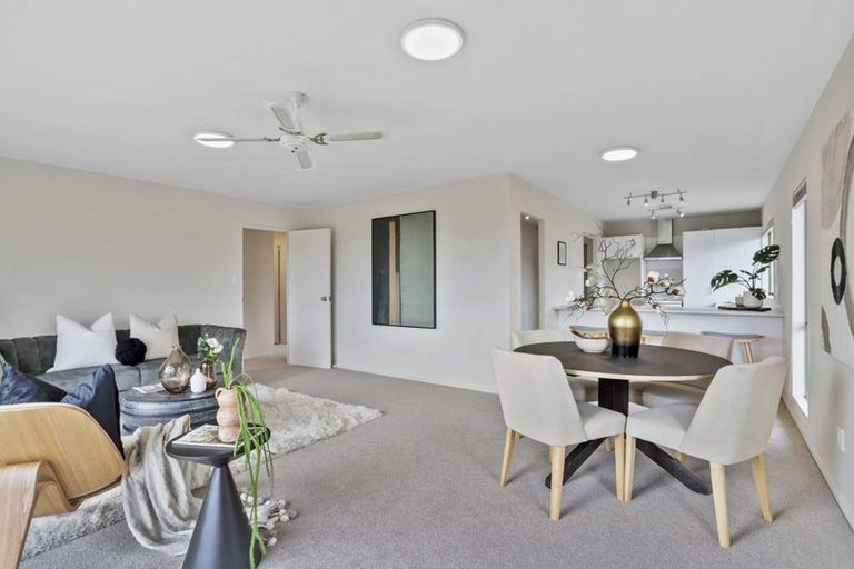 Photo of property in 1/43 Sungrove Rise, Sunnyvale, Auckland, 0612