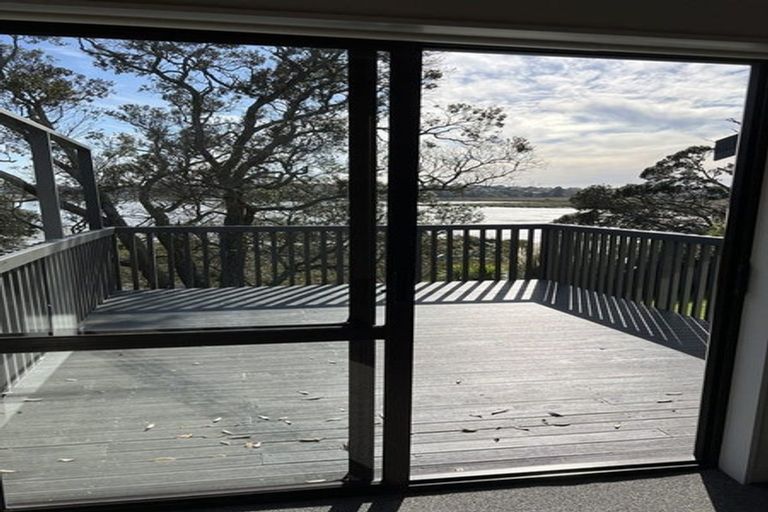 Photo of property in 1/55 Beresford Street, Bayswater, Auckland, 0622