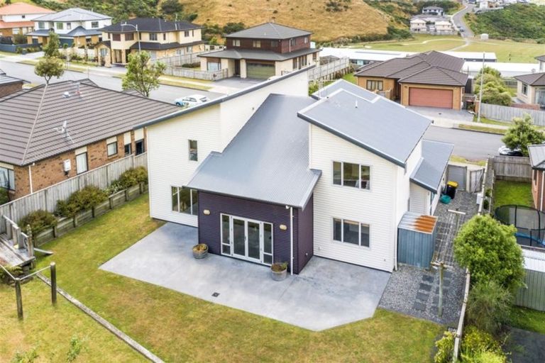 Photo of property in 71 Amesbury Drive, Churton Park, Wellington, 6037