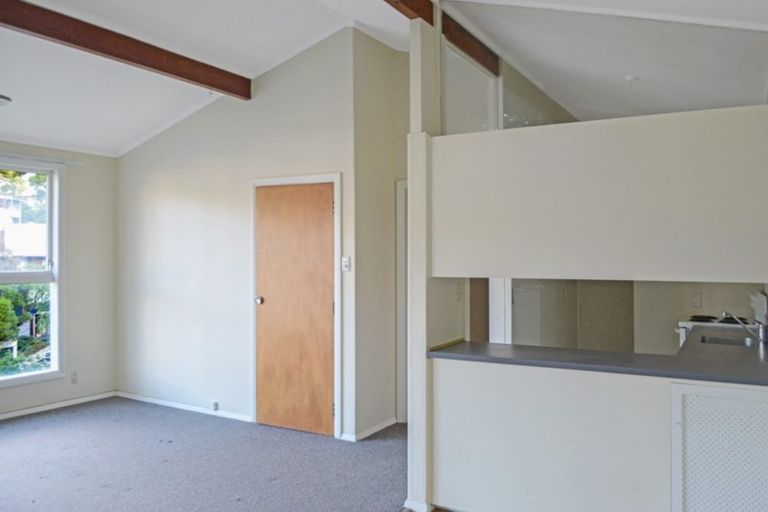 Photo of property in 32 Ngaio Road, Kelburn, Wellington, 6012