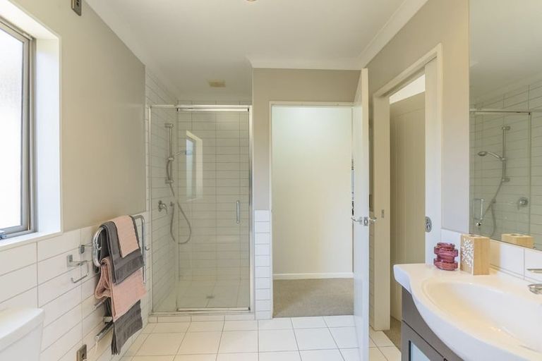 Photo of property in 19 Bluewater Place, Paraparaumu, 5032