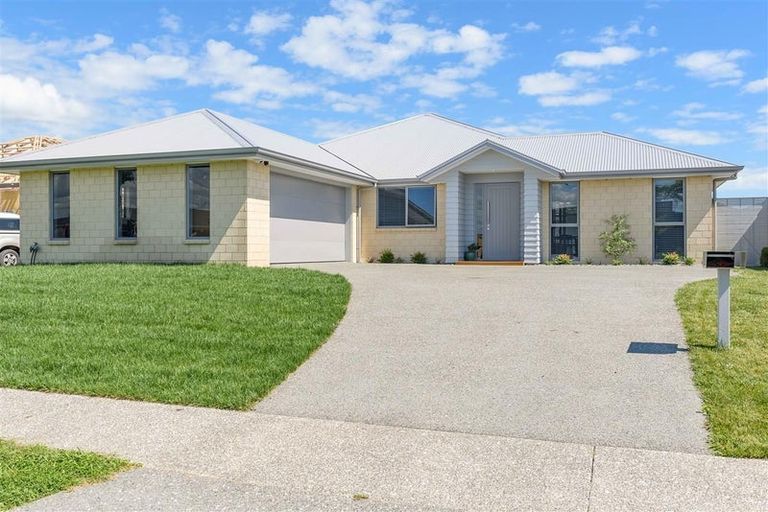 Photo of property in 84 Palm Springs Boulevard, Papamoa Beach, Papamoa, 3118