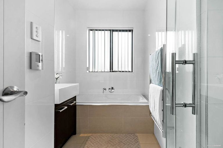 Photo of property in 17 Ohau Court, Fairview Heights, Auckland, 0632