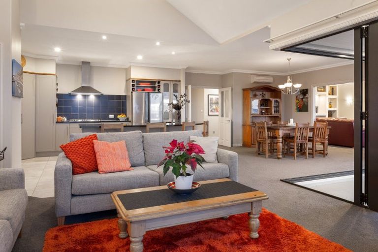 Photo of property in 22 Haden Place, Omokoroa, 3114