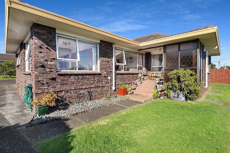 Photo of property in 1/20 Shakespeare Road, Milford, Auckland, 0620
