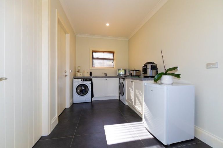 Photo of property in 12 Oak Place, Poraiti, Napier, 4112