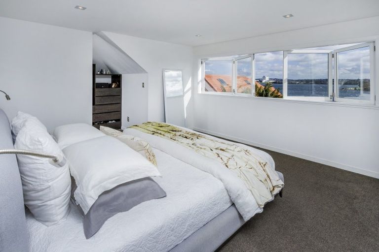 Photo of property in 306 Hurstmere Road, Takapuna, Auckland, 0622