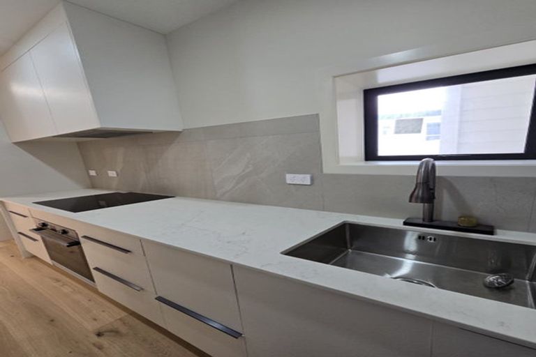 Photo of property in 30 Chelsea View Drive, Chatswood, Auckland, 0626