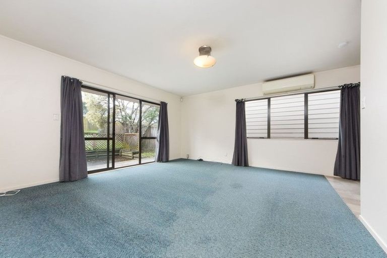 Photo of property in 3 Thalia Place, Totara Vale, Auckland, 0629