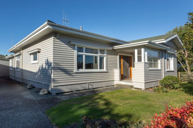 Photo of property in 24 Chamberlain Street, Dannevirke, 4930