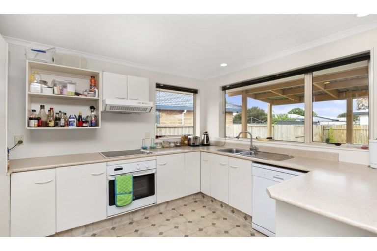 Photo of property in 10 Aldershot Place, Nawton, Hamilton, 3200