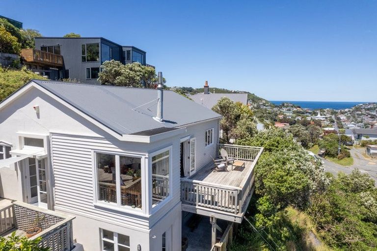 Photo of property in 47 Melbourne Road, Island Bay, Wellington, 6023