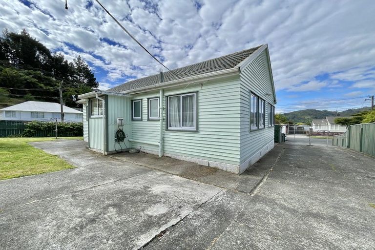 Photo of property in 5 Ingram Street, Naenae, Lower Hutt, 5011