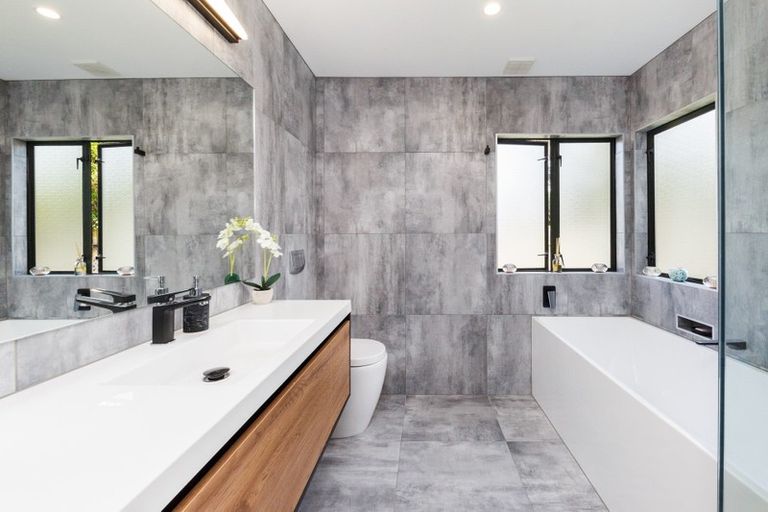 Photo of property in 27 Abby Road, Fitzherbert, Palmerston North, 4410