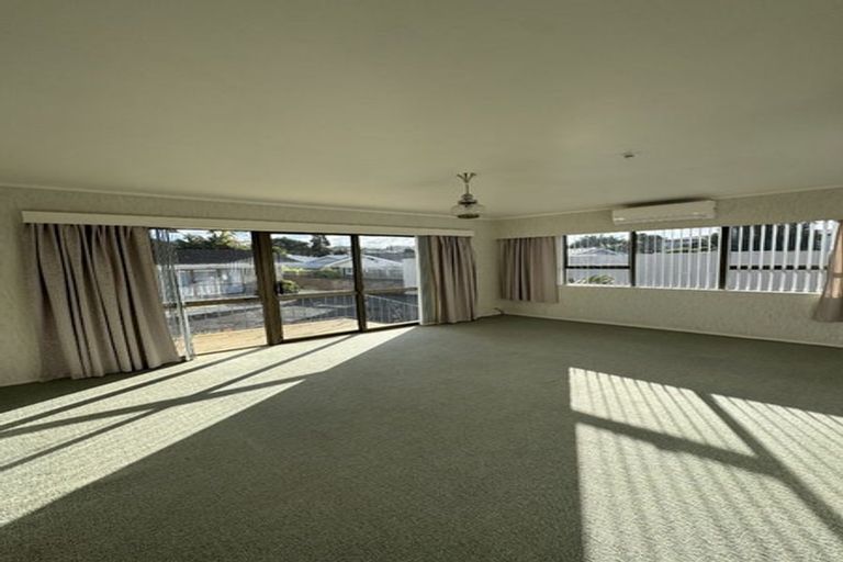 Photo of property in 27 Kamo Road, Regent, Whangarei, 0112