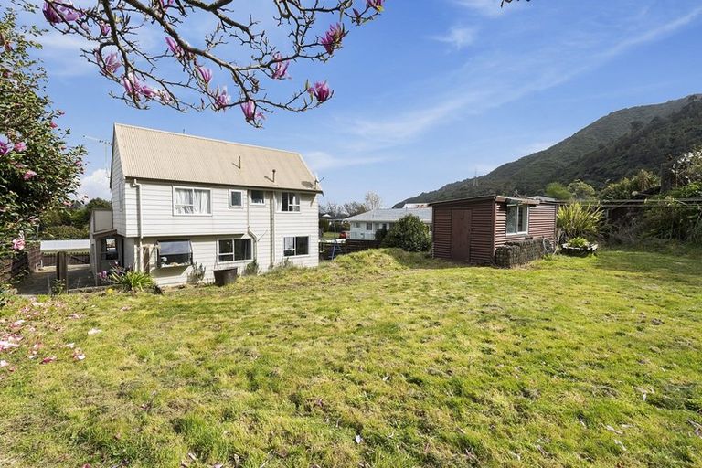 Photo of property in 67 Hartford Crescent, Totara Park, Upper Hutt, 5018