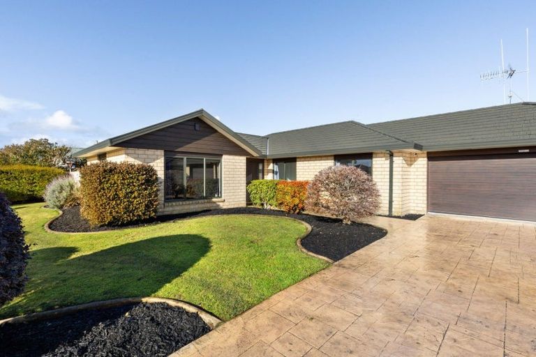 Photo of property in 10 Cairns Crescent, Rototuna, Hamilton, 3210
