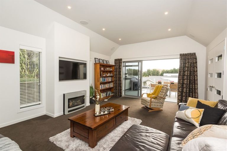 Photo of property in 40 Pentonville Close, Westmorland, Christchurch, 8025