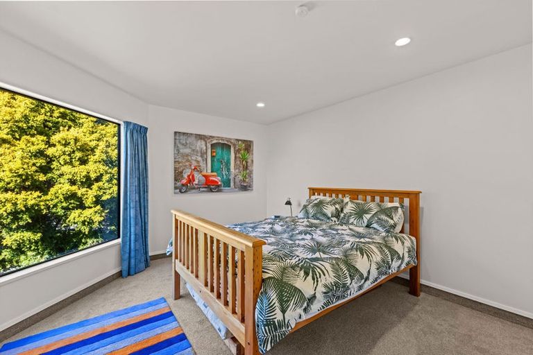 Photo of property in 28 Huntingdon Place, Avonhead, Christchurch, 8042