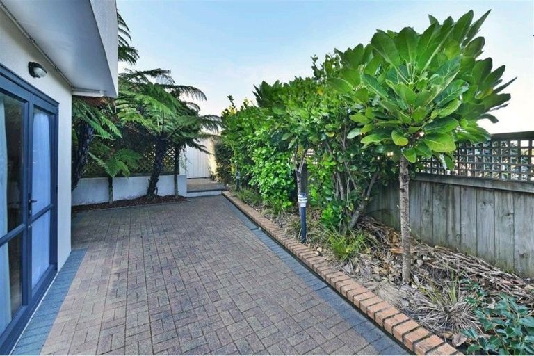 Photo of property in 43 Ribbonwood Crescent, Goodwood Heights, Auckland, 2105