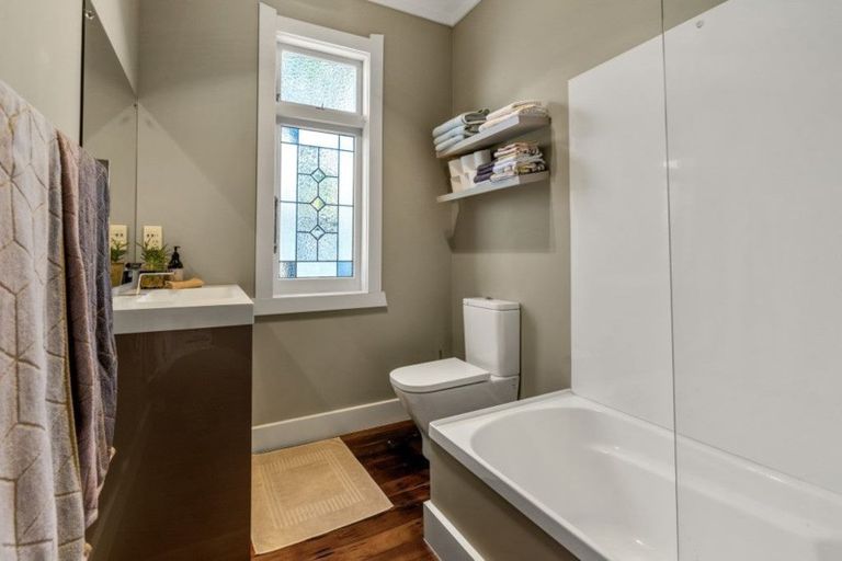 Photo of property in 52 Westmere Crescent, Westmere, Auckland, 1022