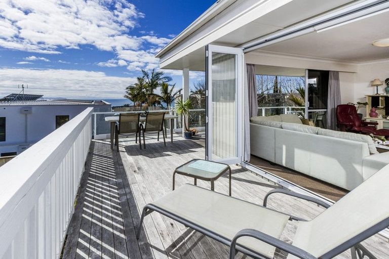 Photo of property in 4/30 Castor Bay Road, Castor Bay, Auckland, 0620