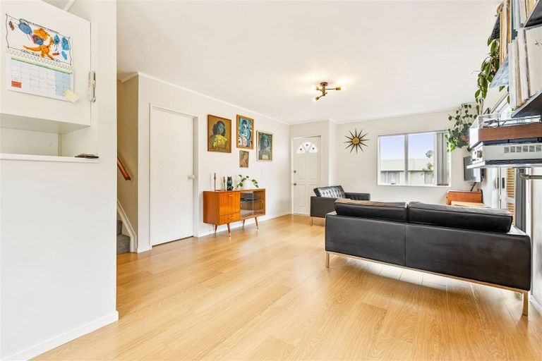 Photo of property in 12/24 Eastglen Road, Glen Eden, Auckland, 0602