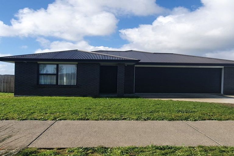 Photo of property in 1 Poutawa Lane, Clarks Beach, 2122