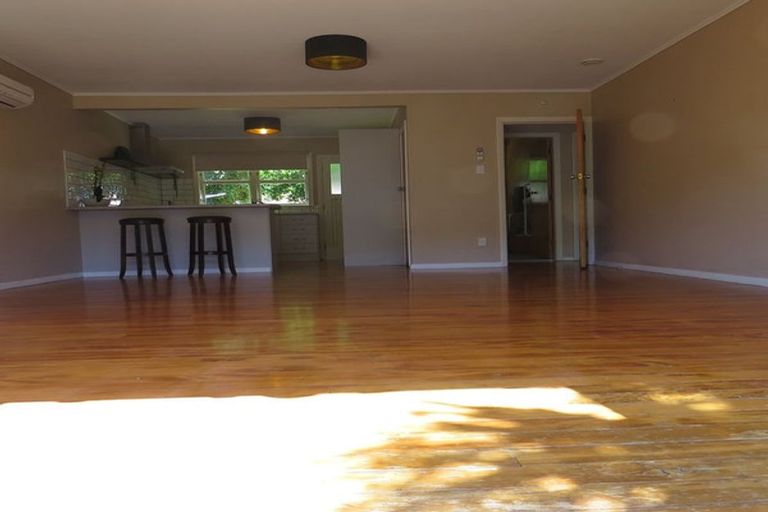 Photo of property in 2/5 Wilmshurst Place, Tawa, Wellington, 5028