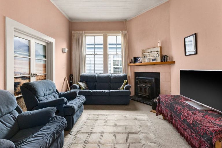 Photo of property in 137 Carlyle Street, Napier South, Napier, 4110