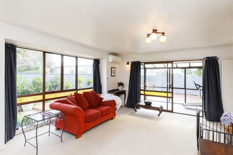 Photo of property in 83 Shamrock Street, Takaro, Palmerston North, 4412