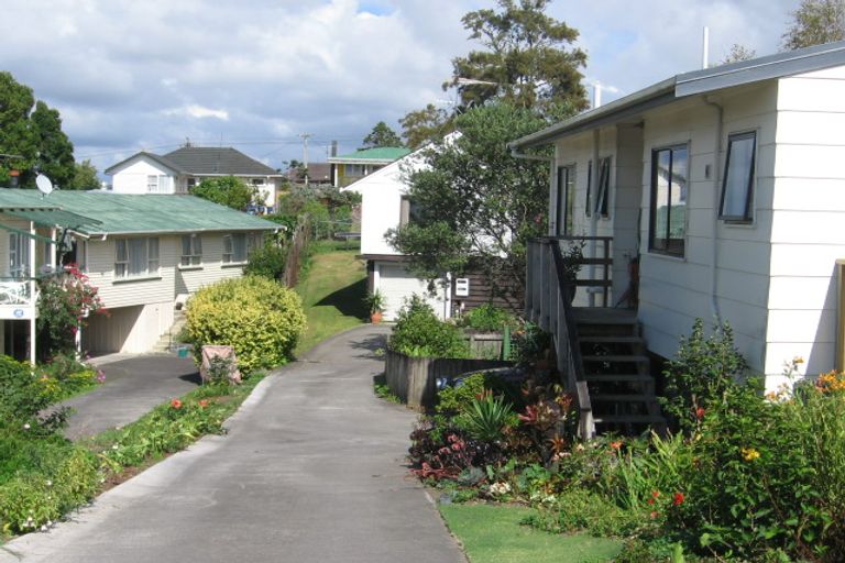 Photo of property in 2/698 East Coast Road, Pinehill, Auckland, 0632