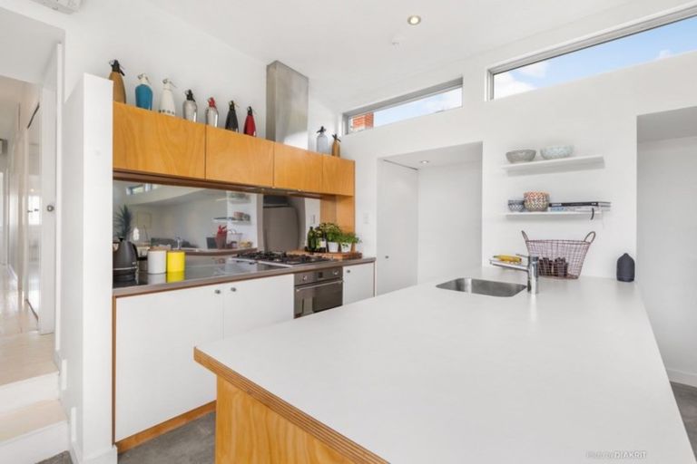 Photo of property in 20 Mantell Street, Seatoun, Wellington, 6022