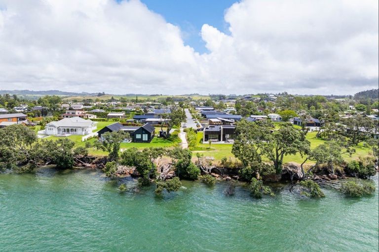 Photo of property in 37 William Gilbert Drive, Mangawhai, 0505