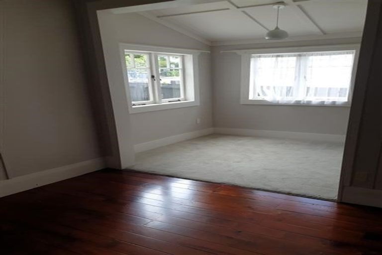 Photo of property in 1/65 Shakespeare Road, Milford, Auckland, 0620