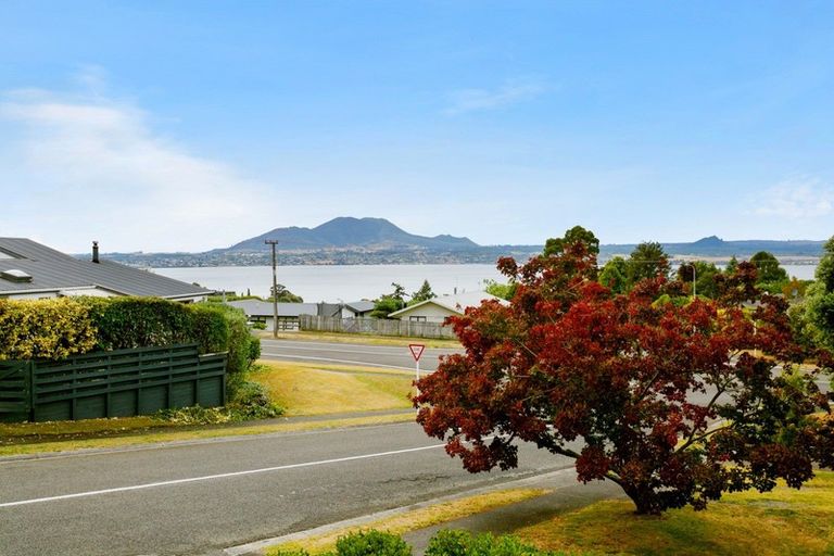 Photo of property in 5 Brunette Drive, Acacia Bay, Taupo, 3330