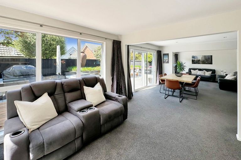 Photo of property in 70 Lake Terrace Road, Burwood, Christchurch, 8061