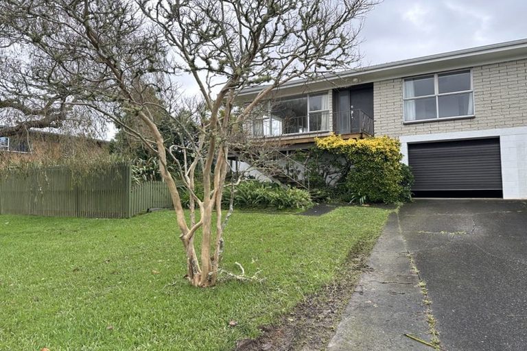 Photo of property in 2/45 Knightsbridge Drive, Forrest Hill, Auckland, 0620