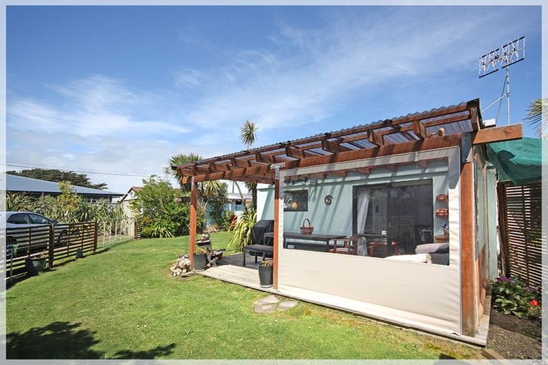 Photo of property in 4 Holben Parade, Foxton Beach, Foxton, 4815