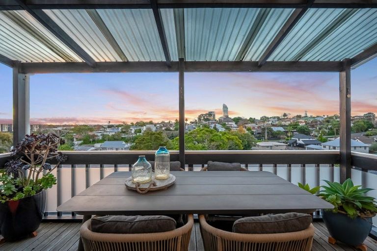 Photo of property in 1/23 Hart Road, Hauraki, Auckland, 0622