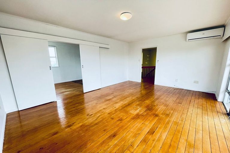 Photo of property in 3 Addison Drive, Glendene, Auckland, 0602