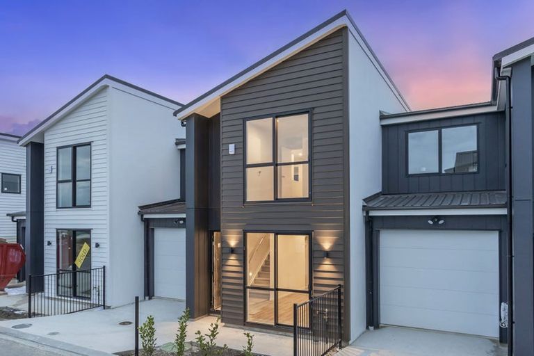 Photo of property in 7 Whawhaki Lane, Kumeu, 0810