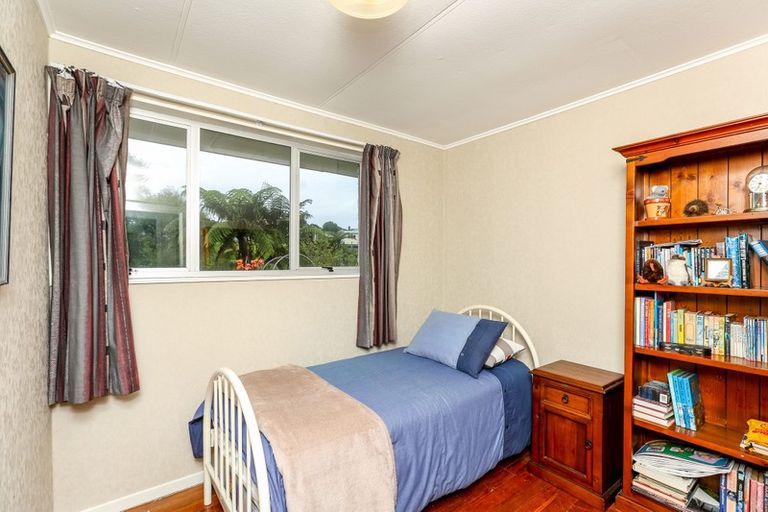 Photo of property in 28 Vancouver Place, Marfell, New Plymouth, 4310