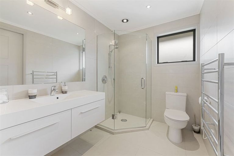 Photo of property in 22 Dawood Place, The Gardens, Auckland, 2105