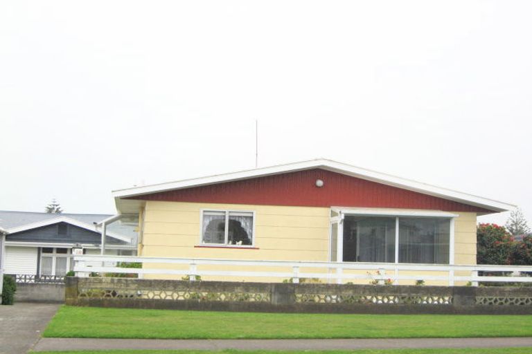 Photo of property in 1/86 Grey Street, Waitara, 4320