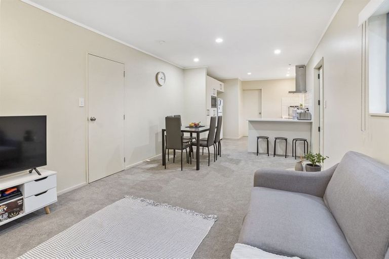 Photo of property in 5a Everingham Place, Sunnyhills, Auckland, 2010