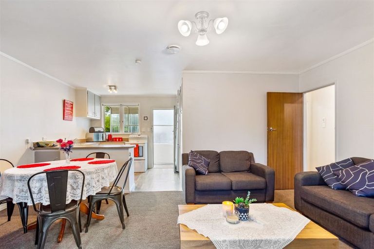 Photo of property in 2/36a Lincoln Road, Henderson, Auckland, 0610