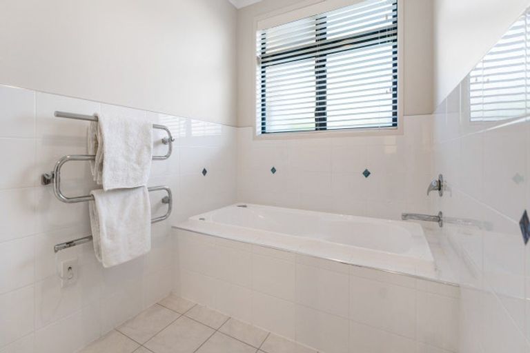 Photo of property in 44 Grace James Road, Pukekohe, 2120