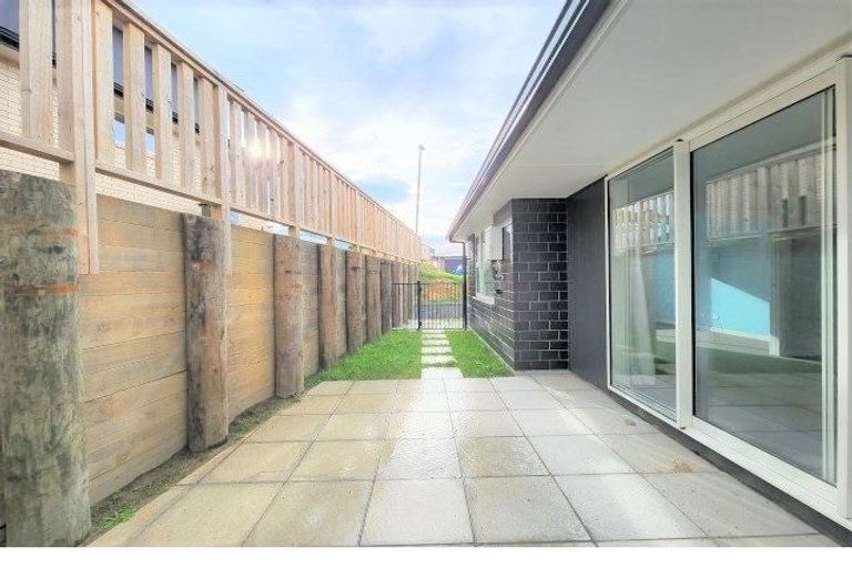 Photo of property in 12 Topsail Way, Whitby, Porirua, 5024