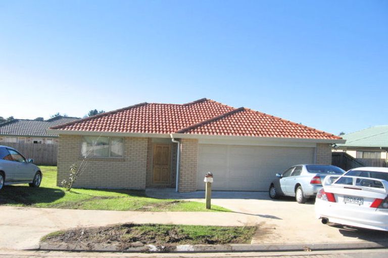 Photo of property in 22 Castlefinn Drive, Weymouth, Auckland, 2103